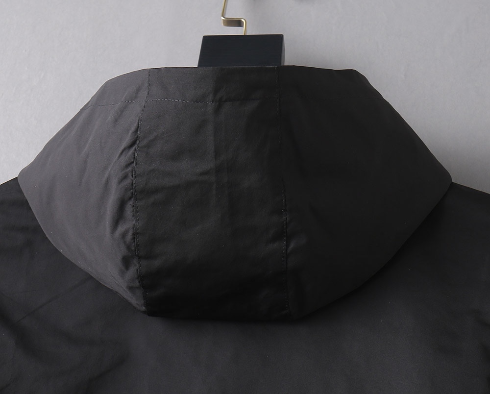 Hoodies & Sweatshirts