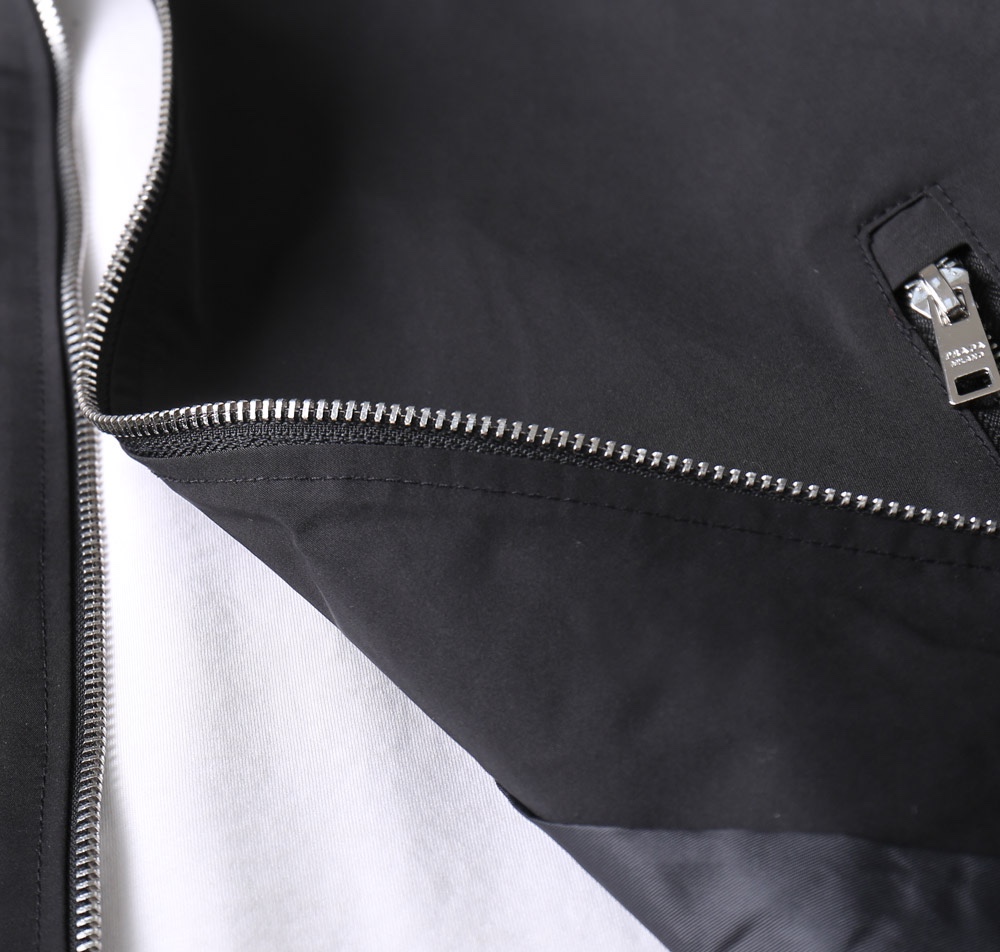 Hoodies & Sweatshirts