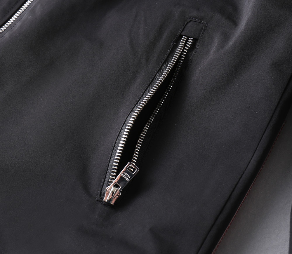 Hoodies & Sweatshirts