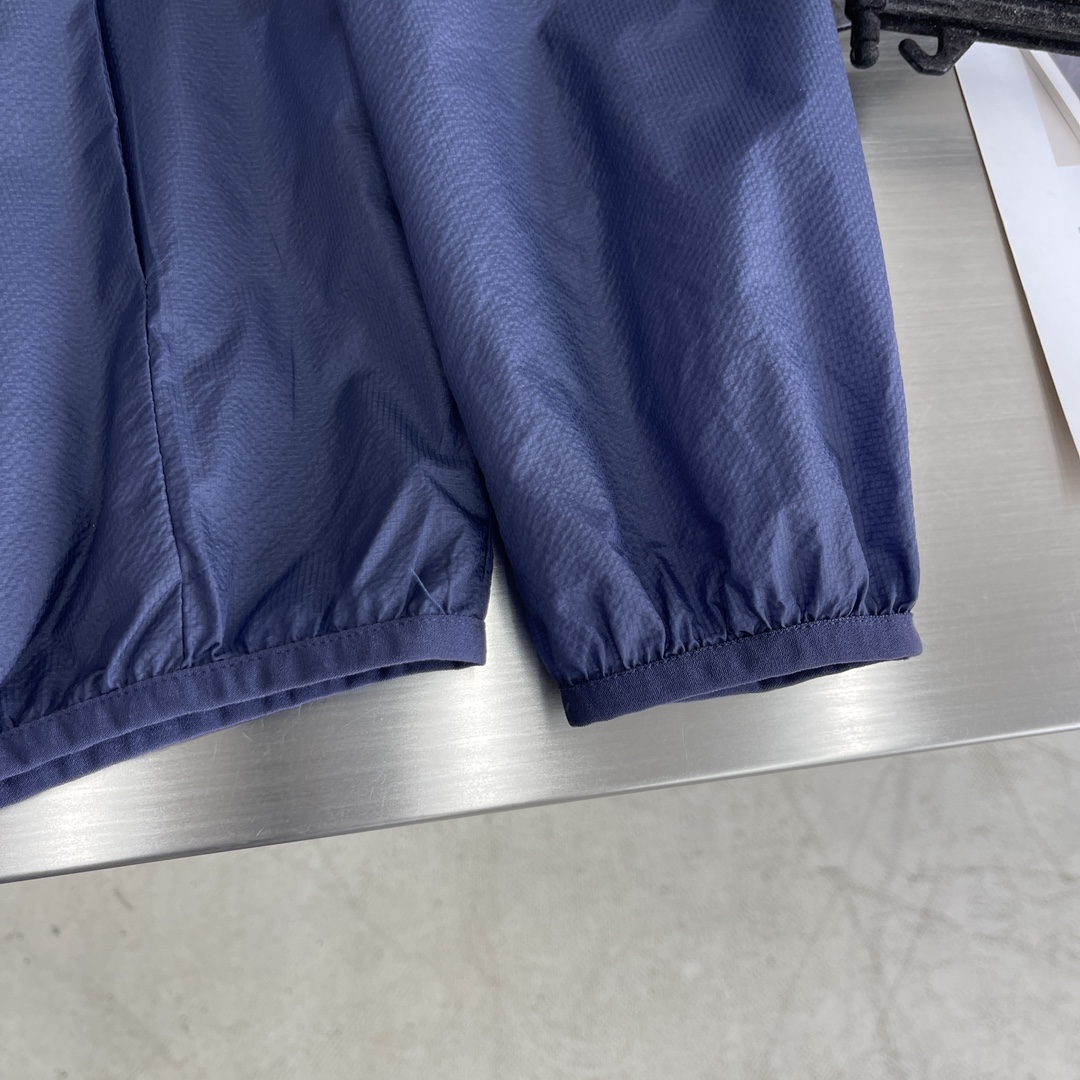 Hoodies & Sweatshirts