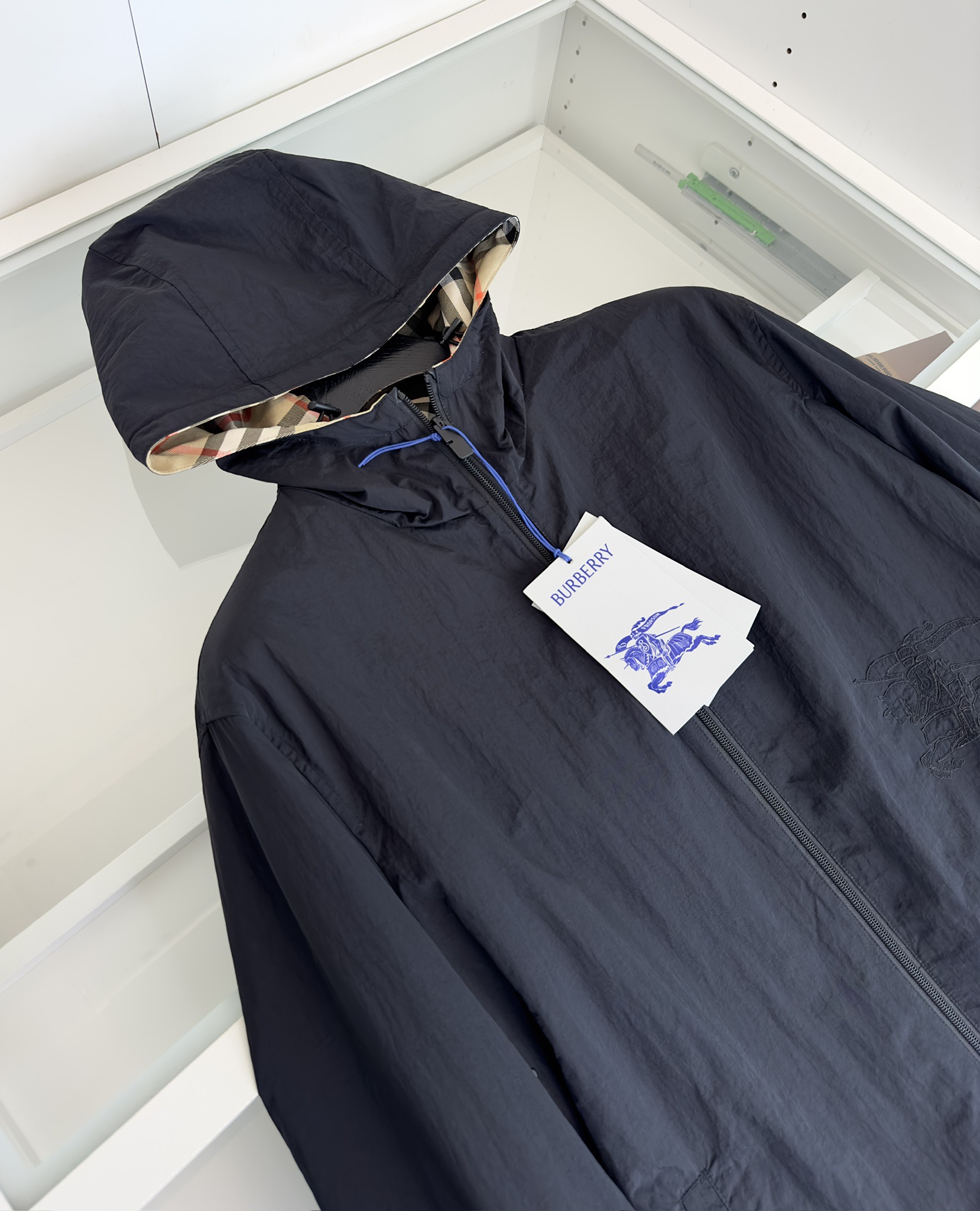 Hoodies & Sweatshirts