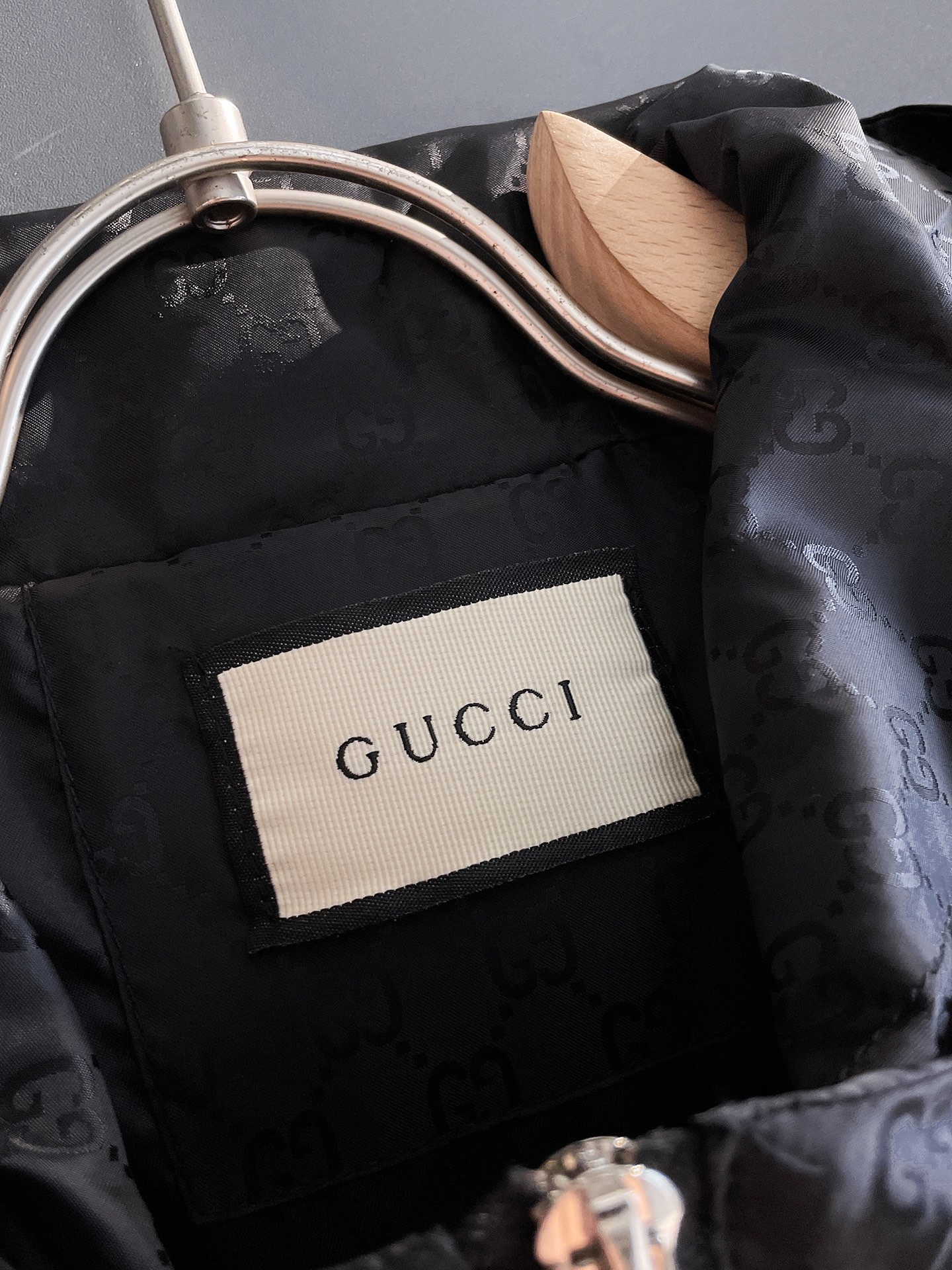 Hoodies & Sweatshirts