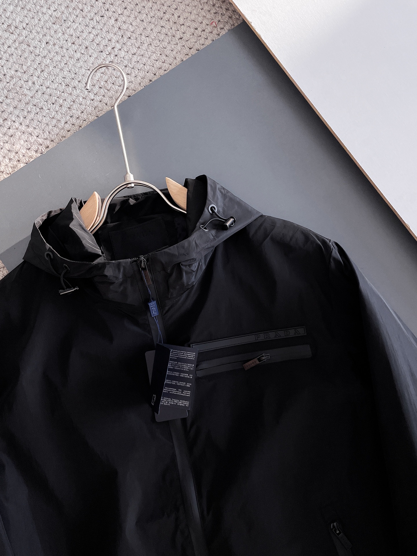 Hoodies & Sweatshirts