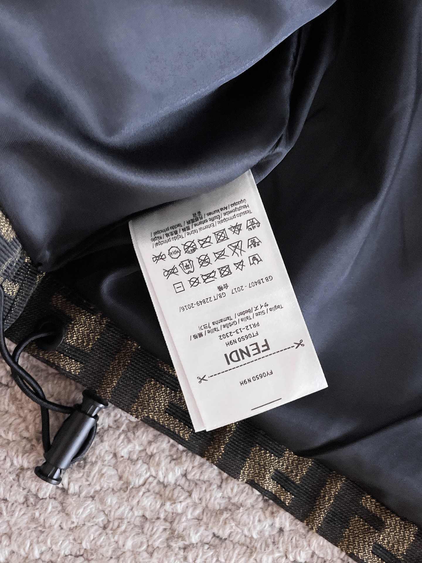 Hoodies & Sweatshirts