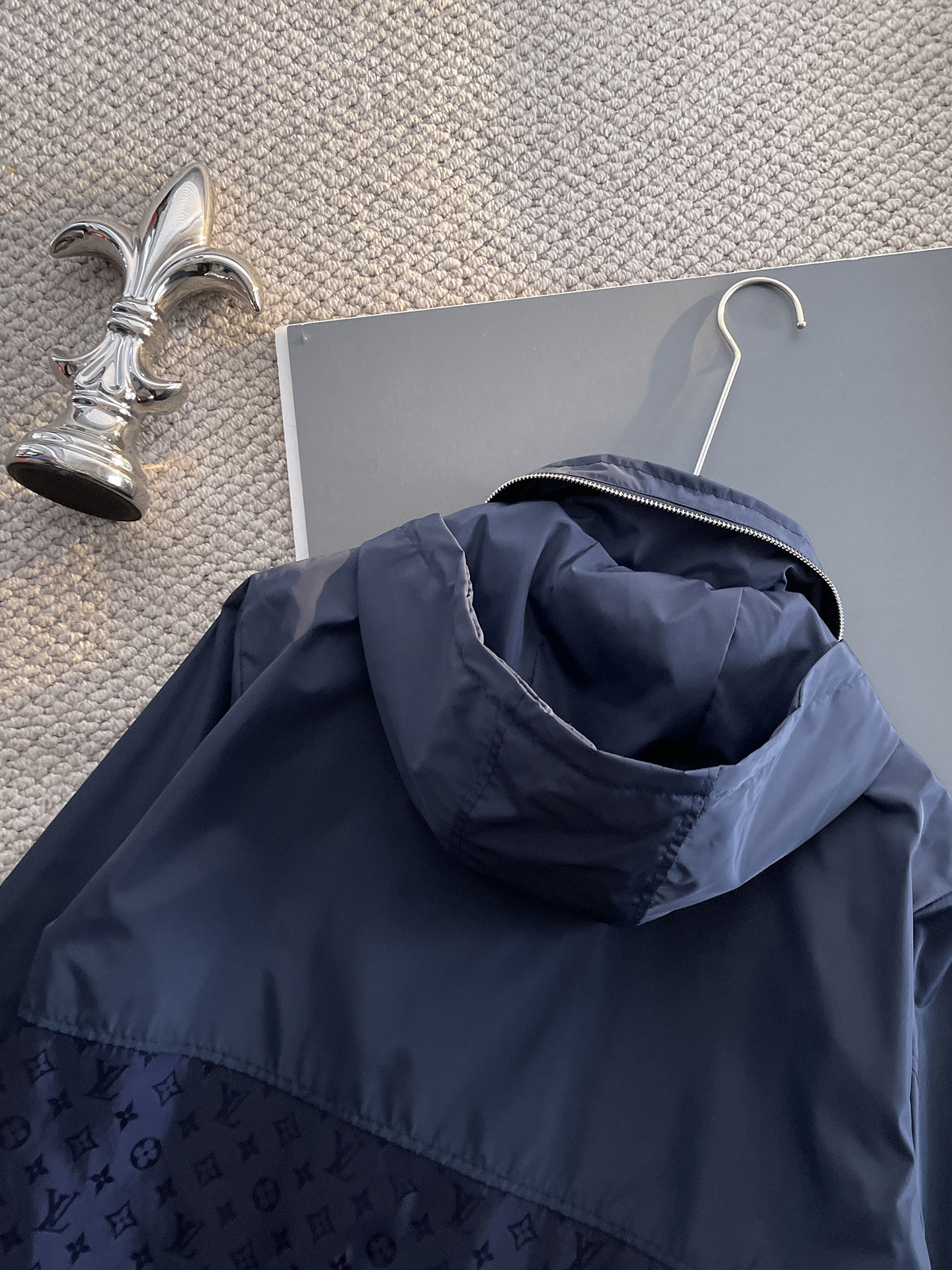 Hoodies & Sweatshirts