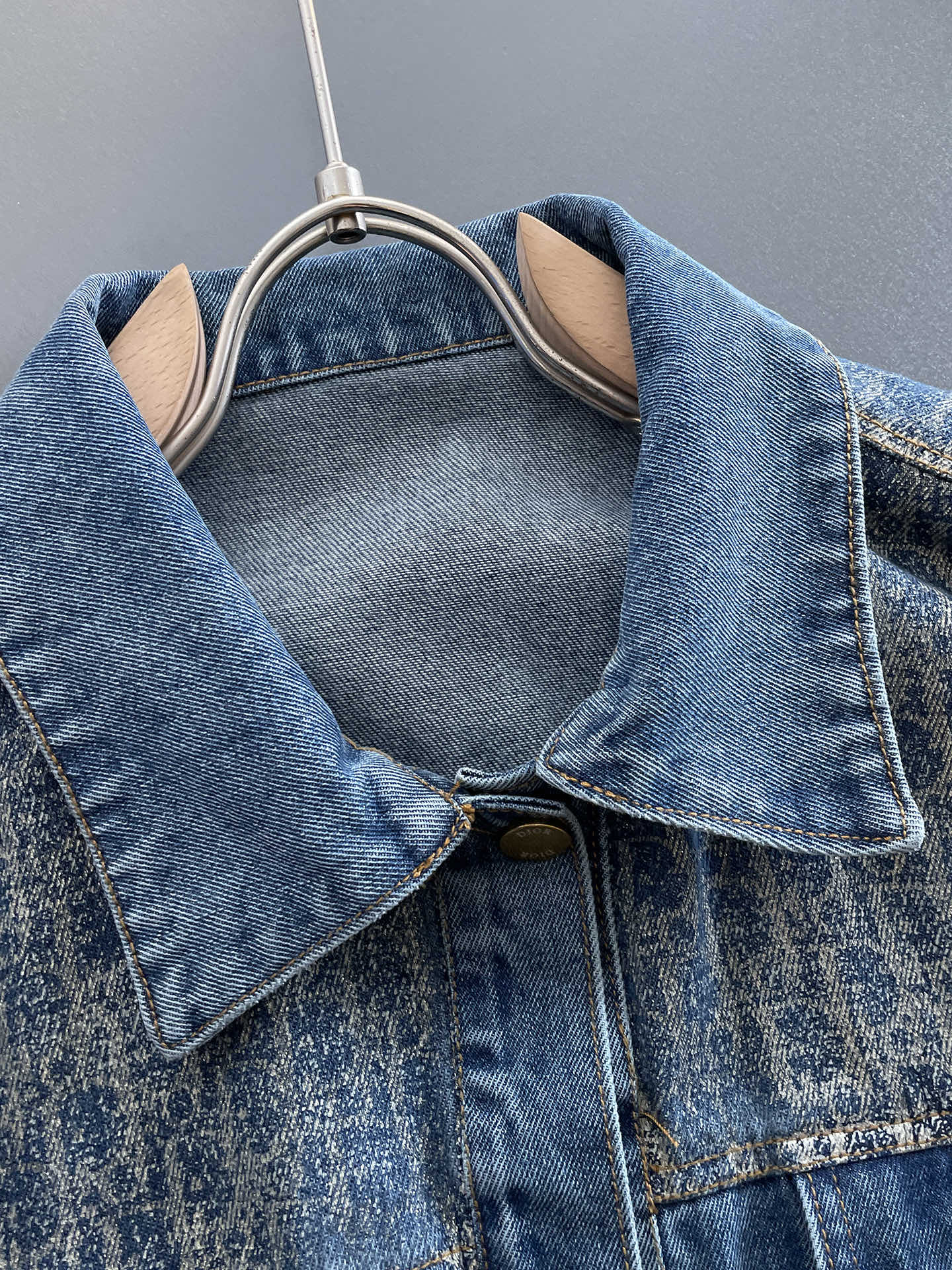 Hoodies & Sweatshirts