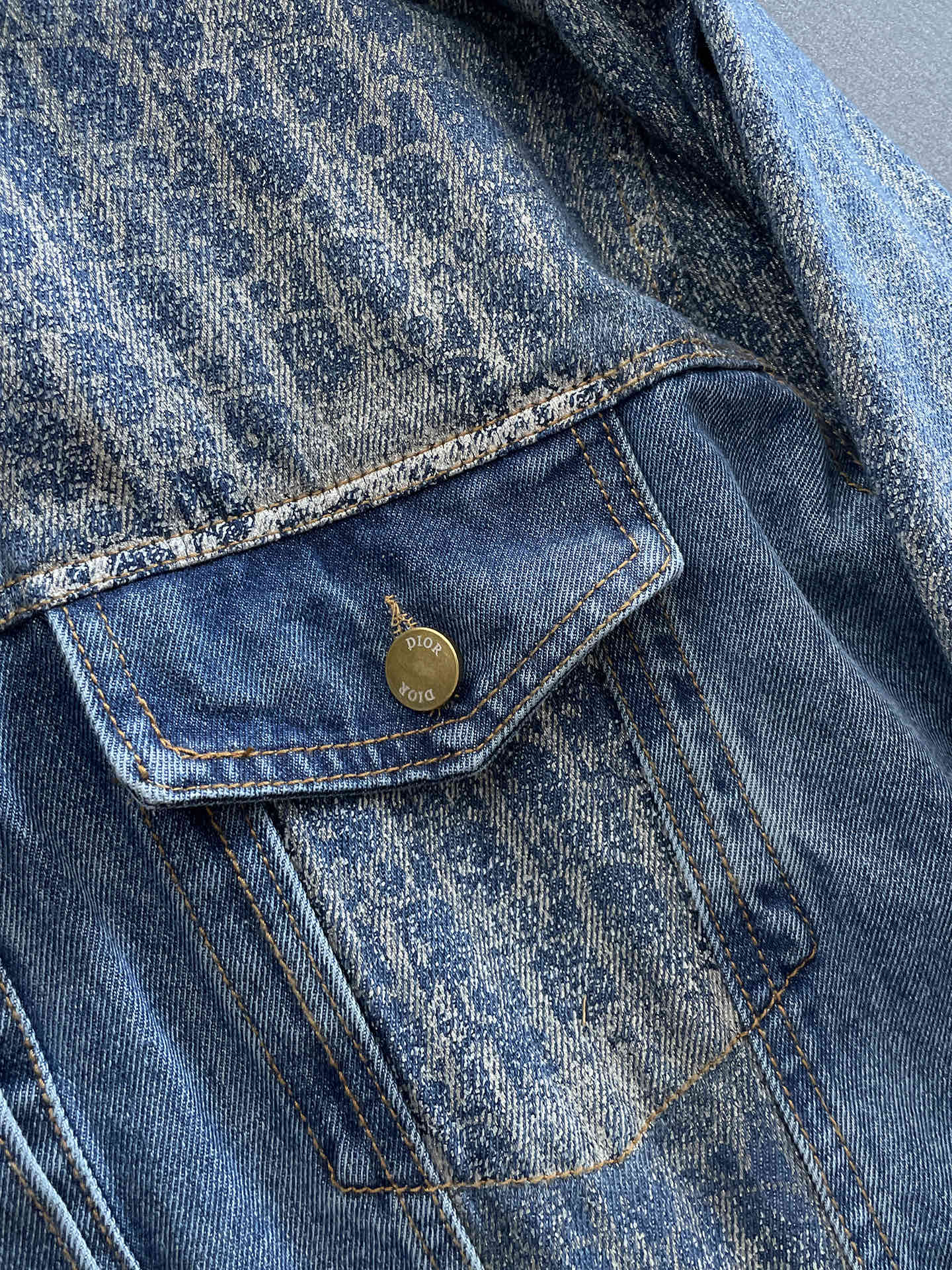 Hoodies & Sweatshirts