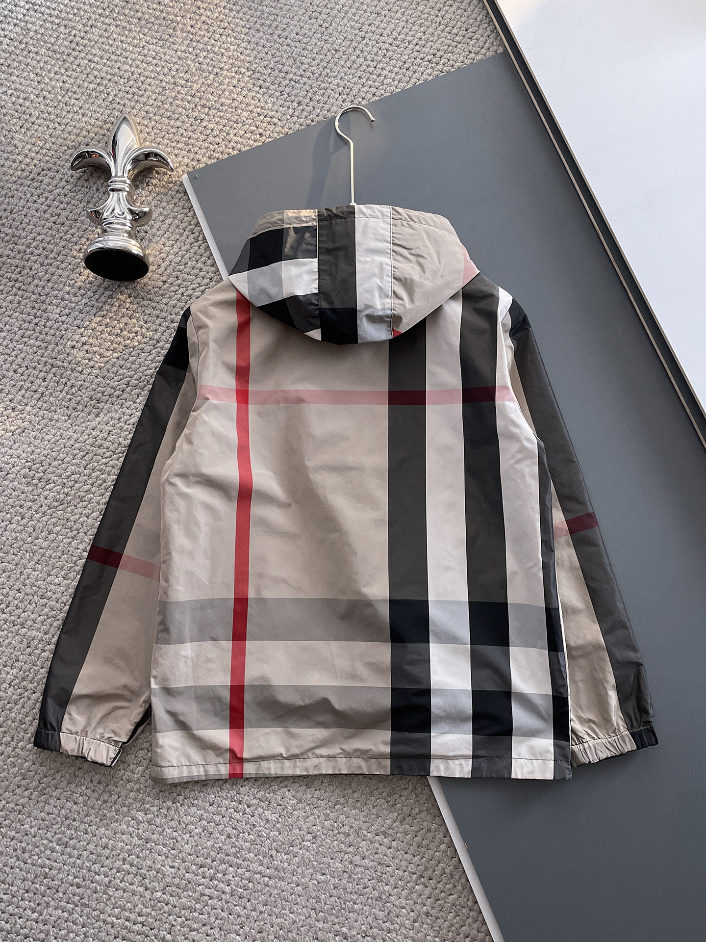 Hoodies & Sweatshirts