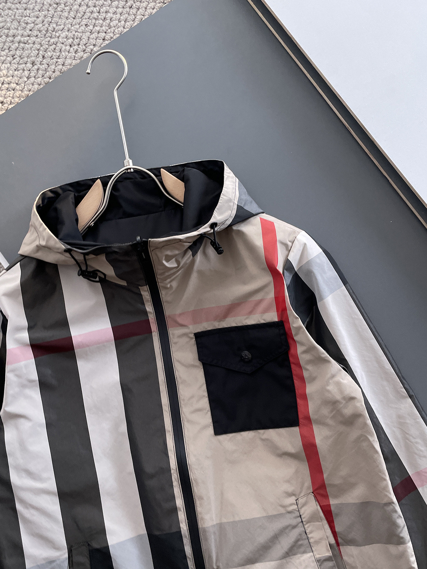 Hoodies & Sweatshirts