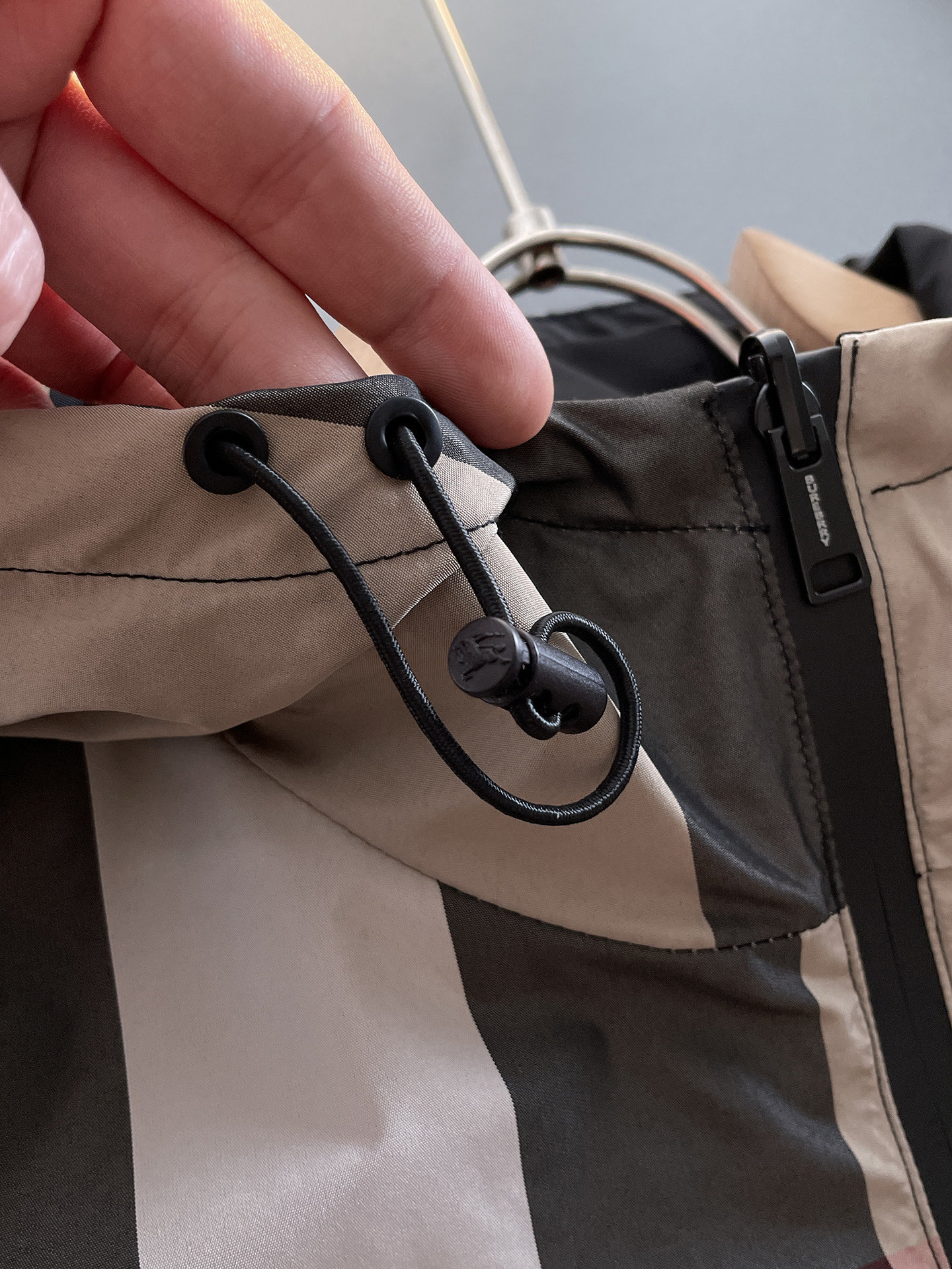 Hoodies & Sweatshirts