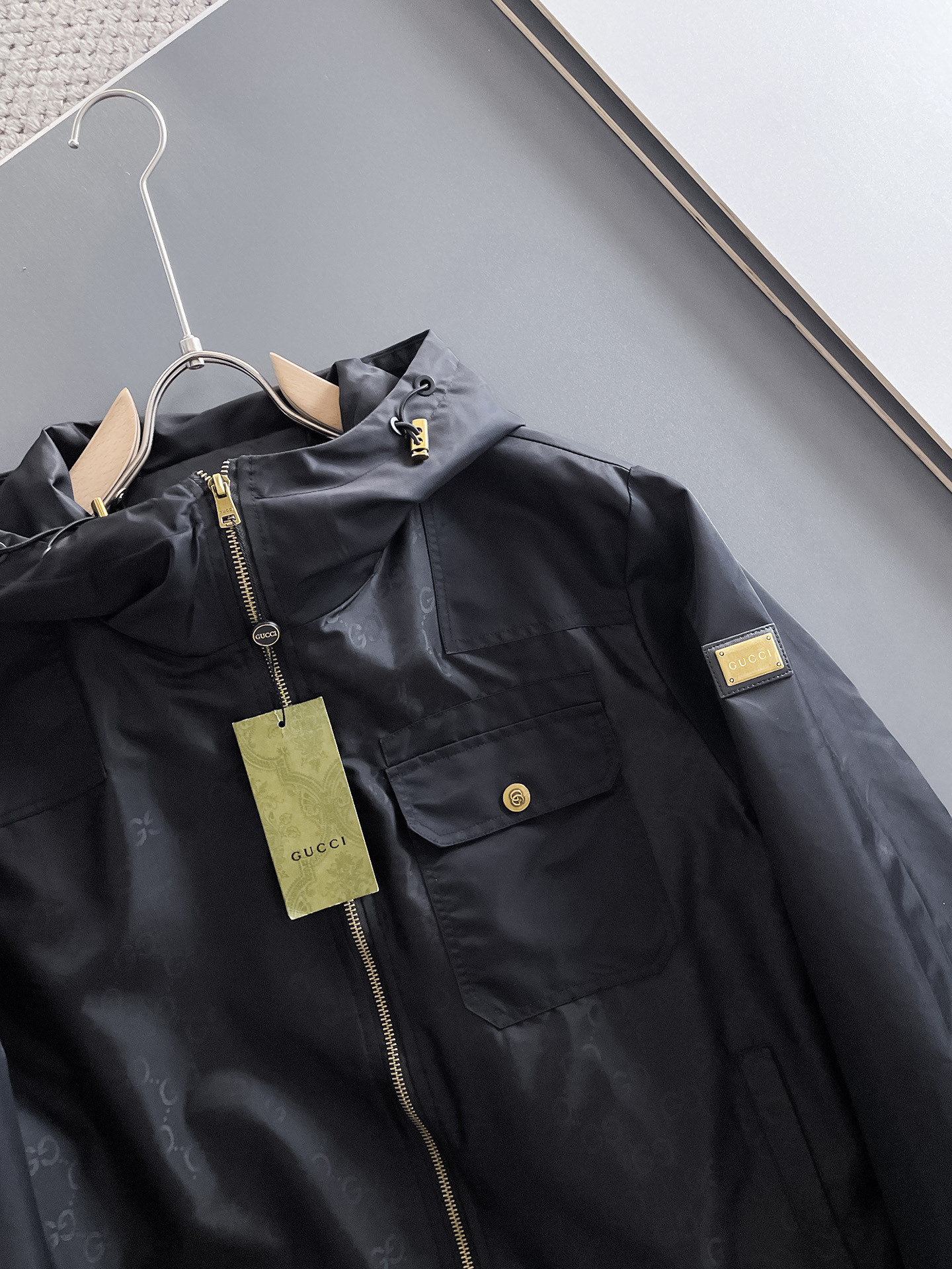 Hoodies & Sweatshirts