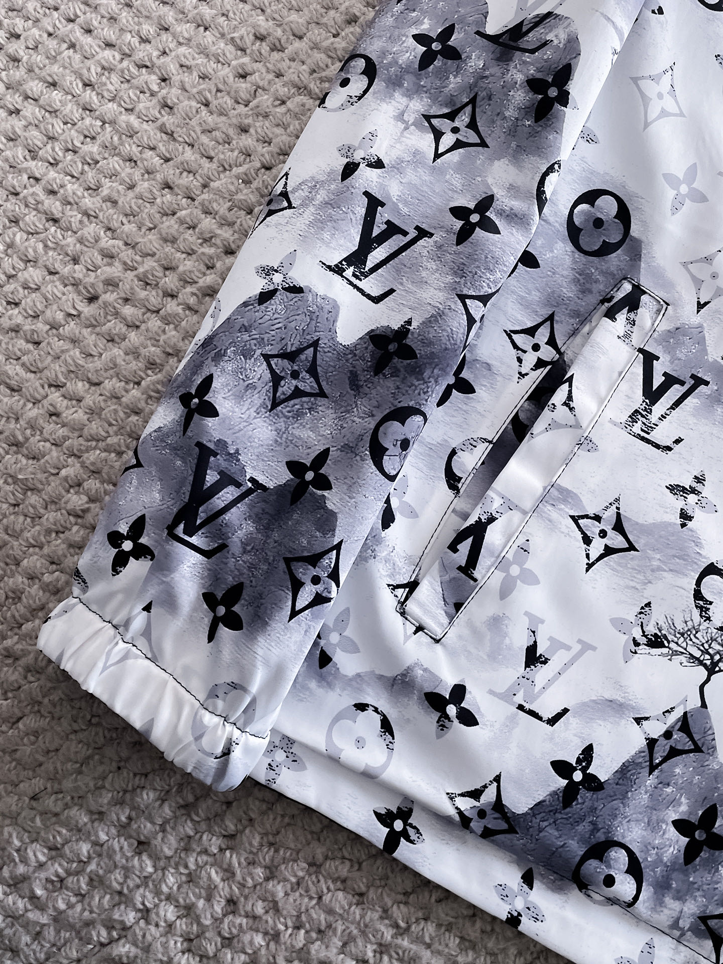 Hoodies & Sweatshirts