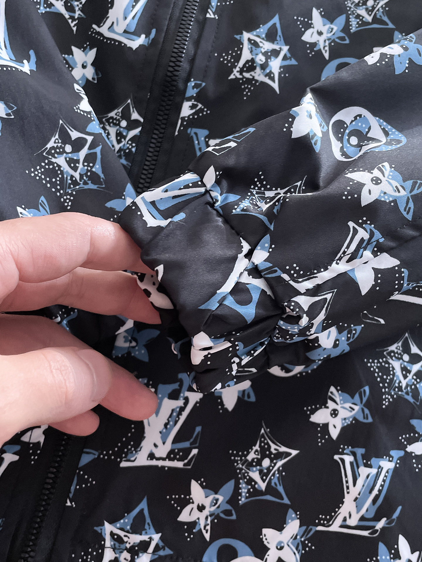 Hoodies & Sweatshirts