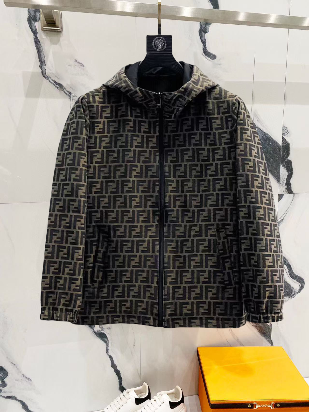 Hoodies & Sweatshirts