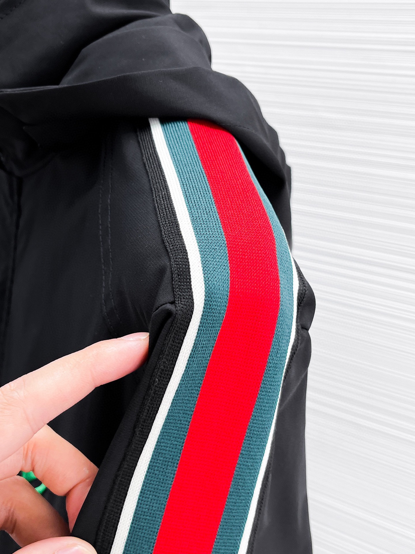 Hoodies & Sweatshirts