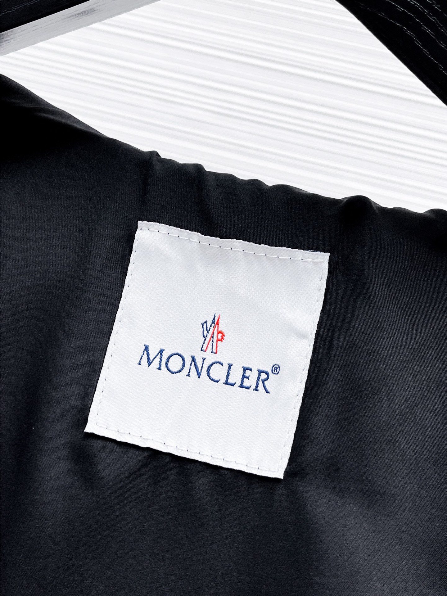 Hoodies & Sweatshirts