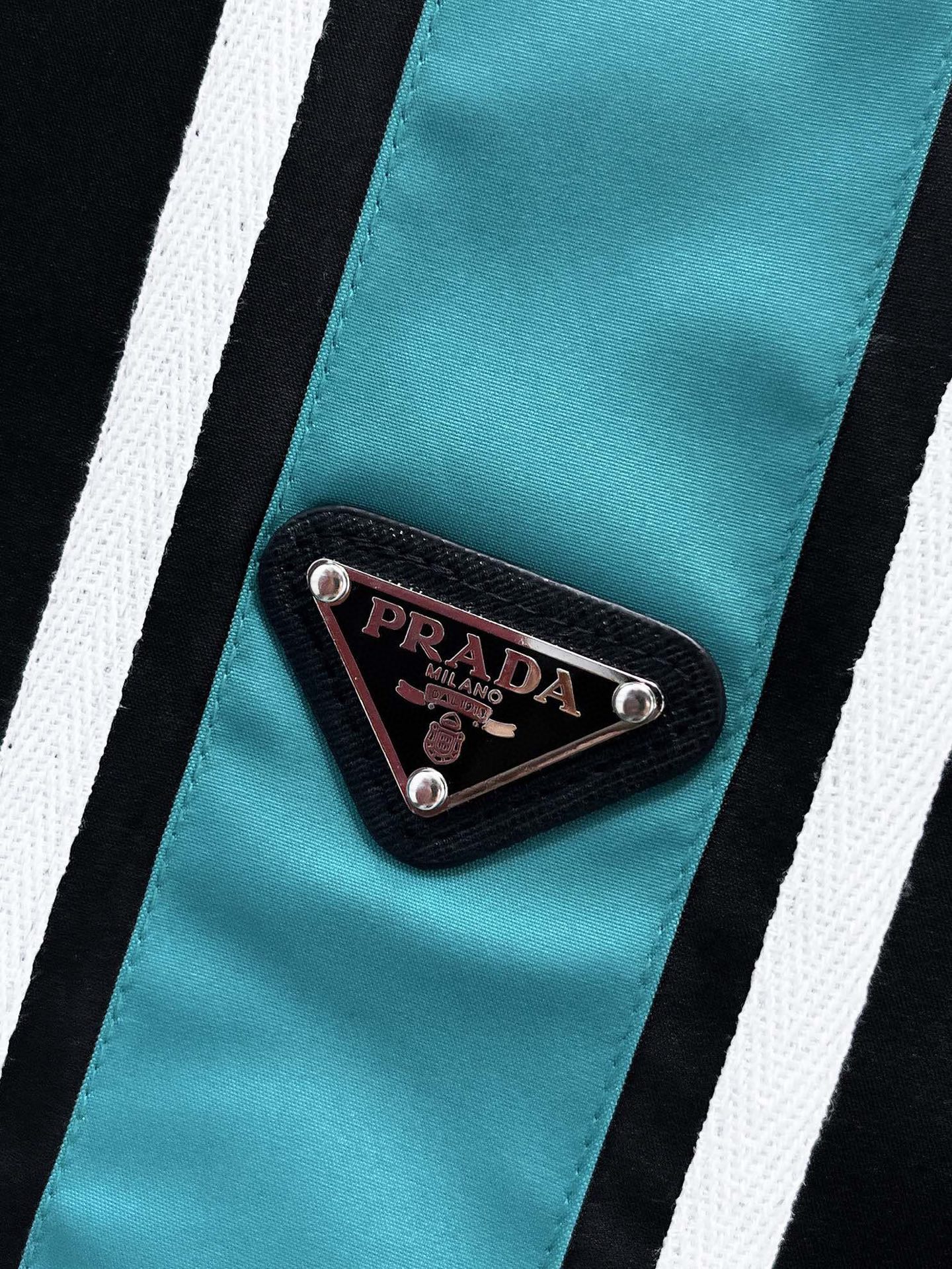 Hoodies & Sweatshirts