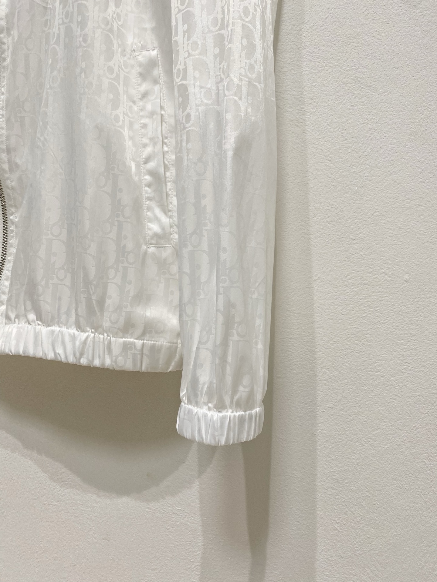 Hoodies & Sweatshirts