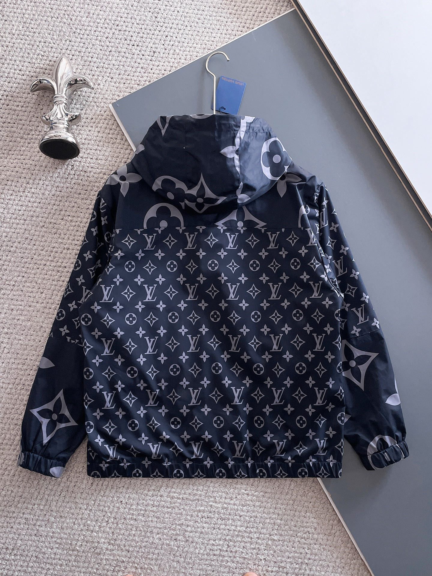 Hoodies & Sweatshirts