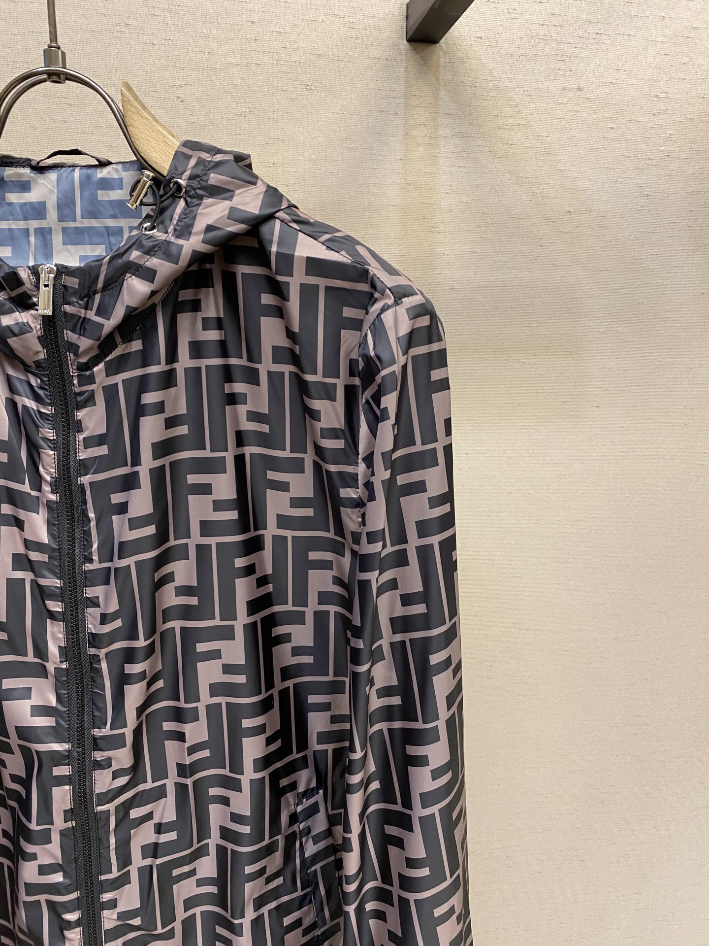 Hoodies & Sweatshirts