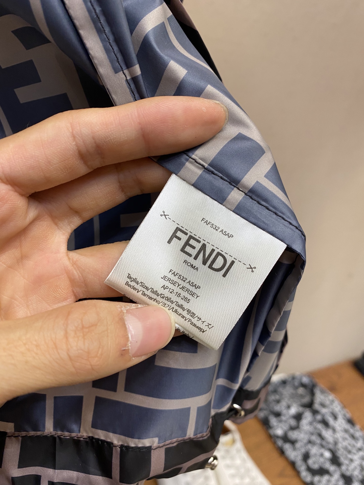 Hoodies & Sweatshirts