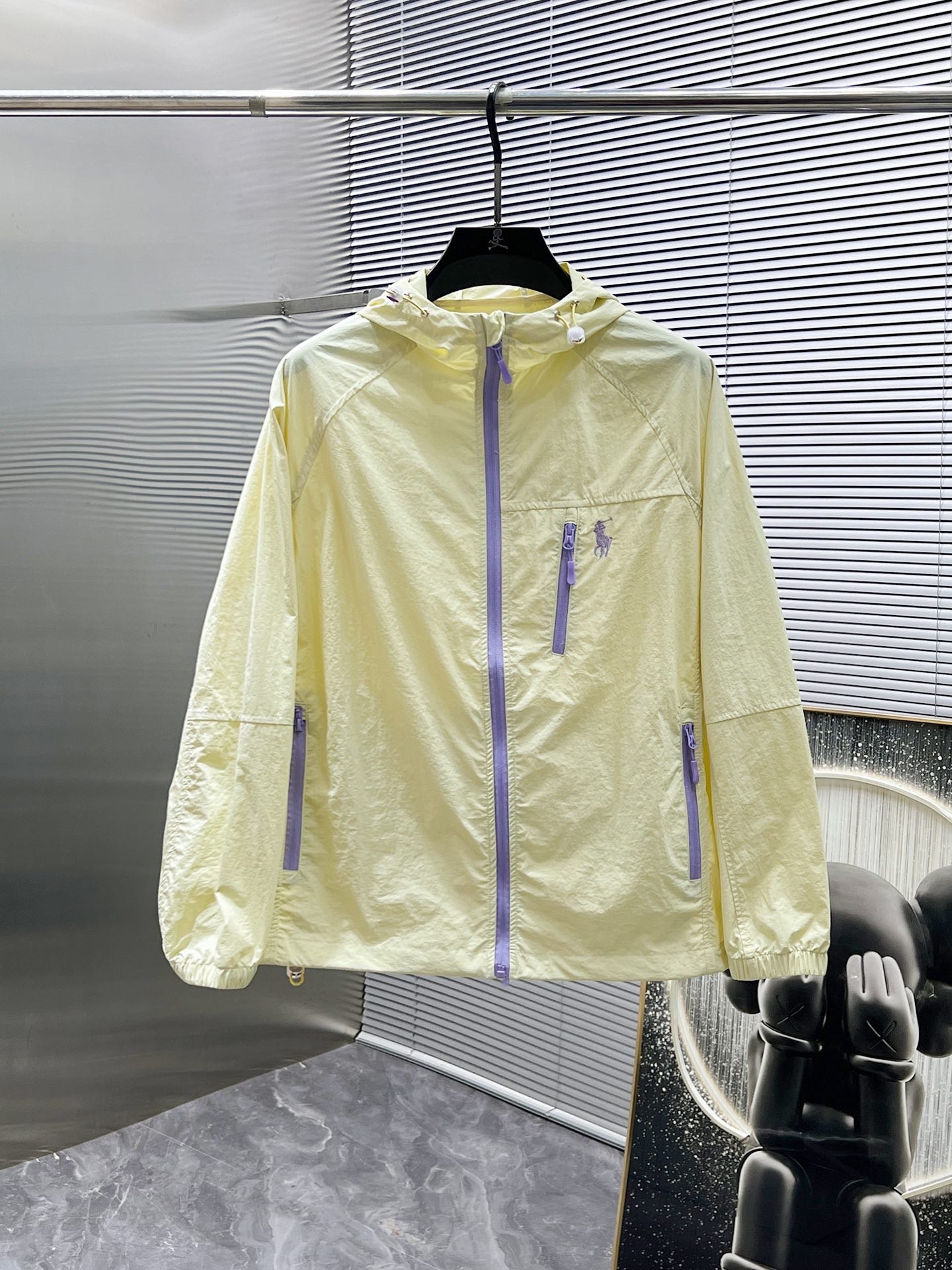 Hoodies & Sweatshirts