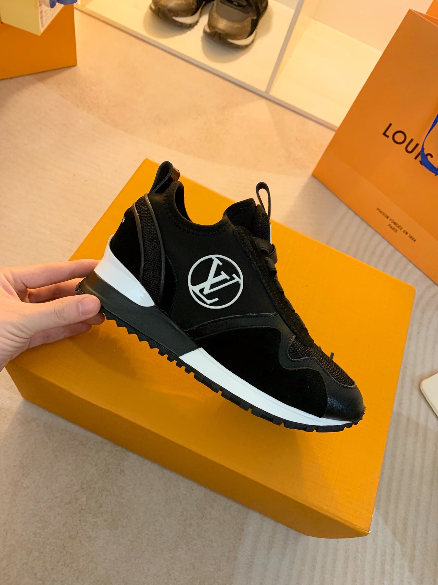 LVShoes