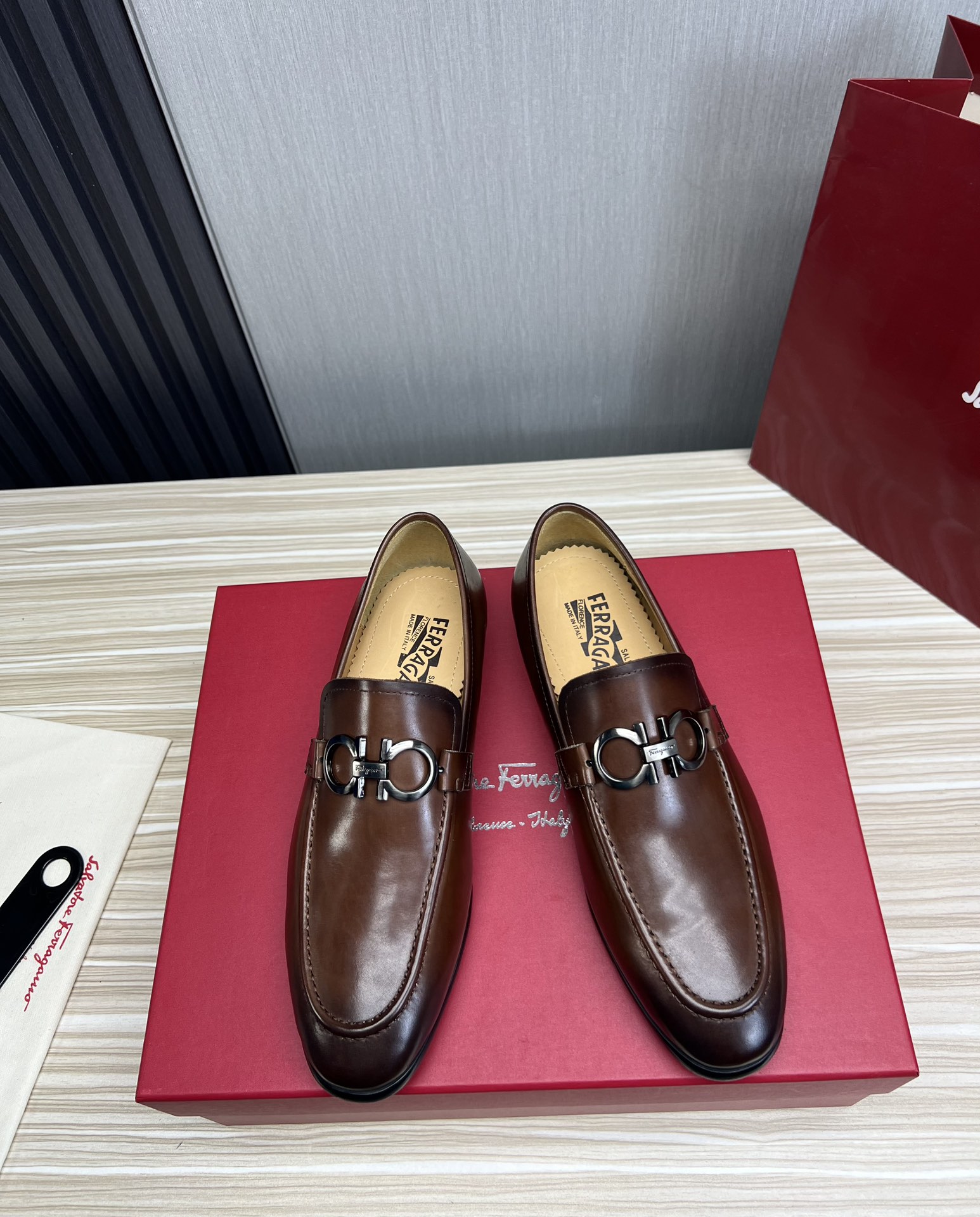 FerragamoSHOES