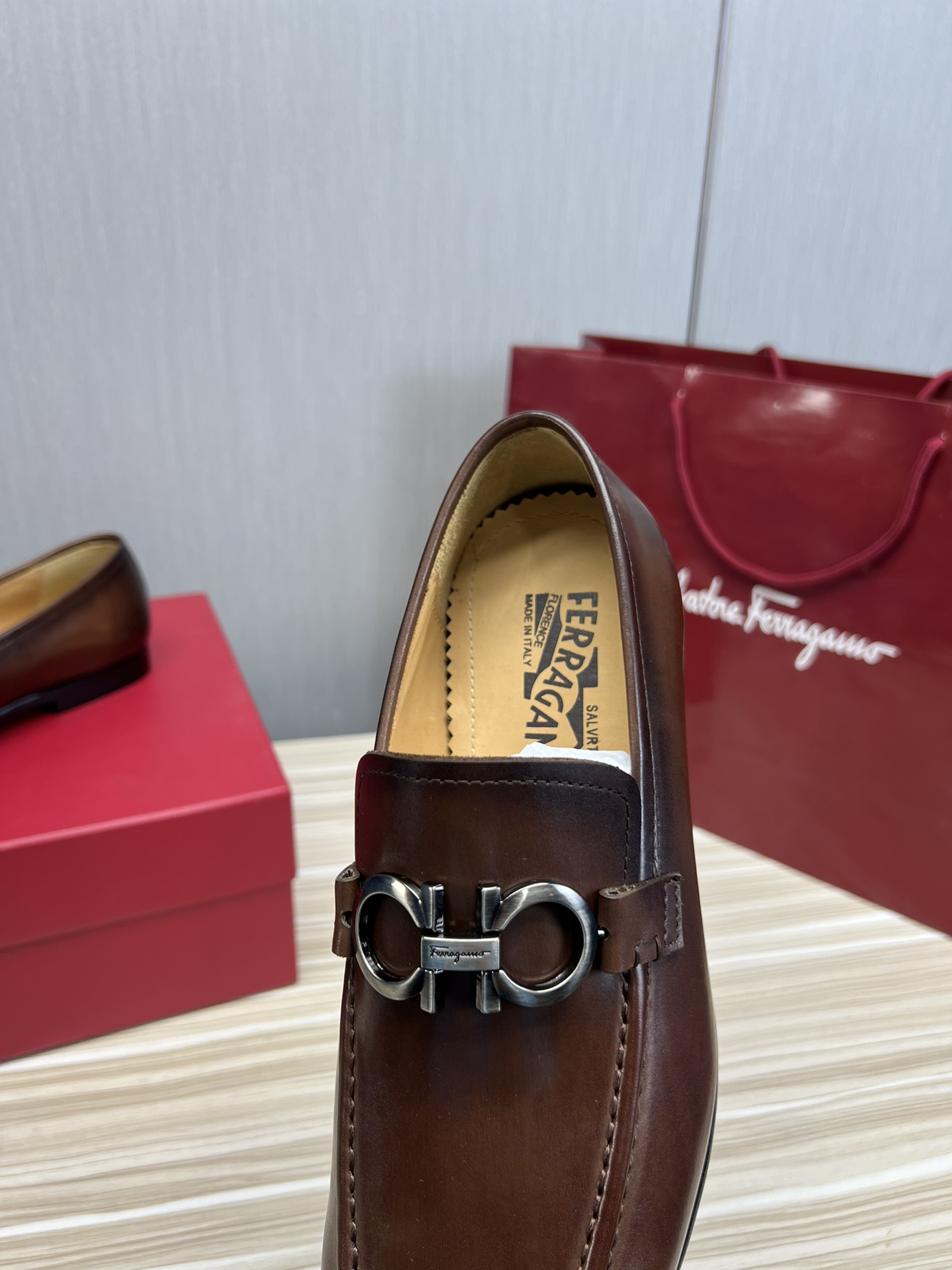 FerragamoSHOES