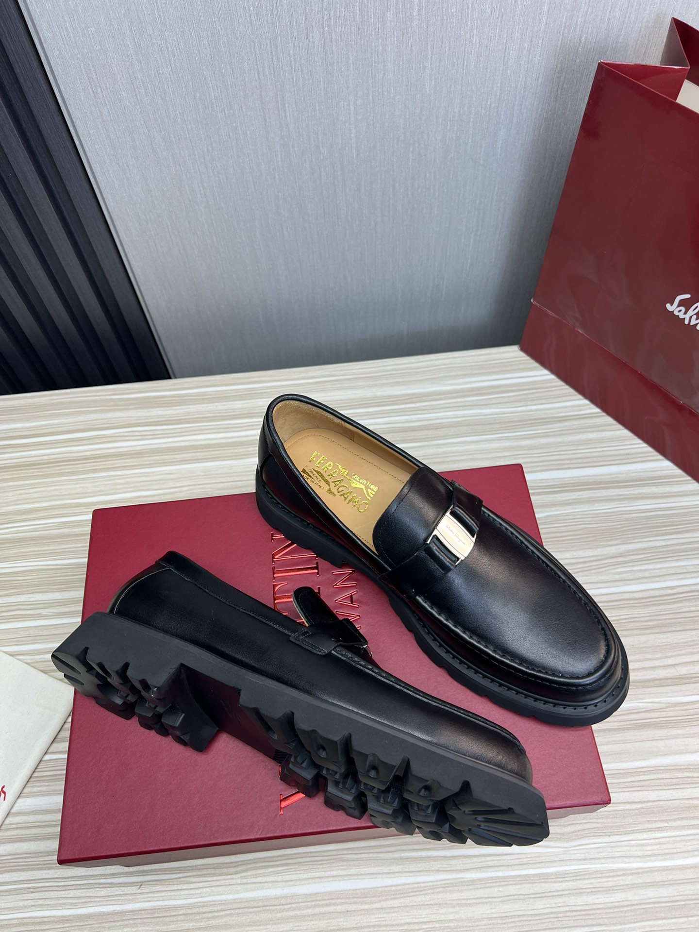 FerragamoSHOES