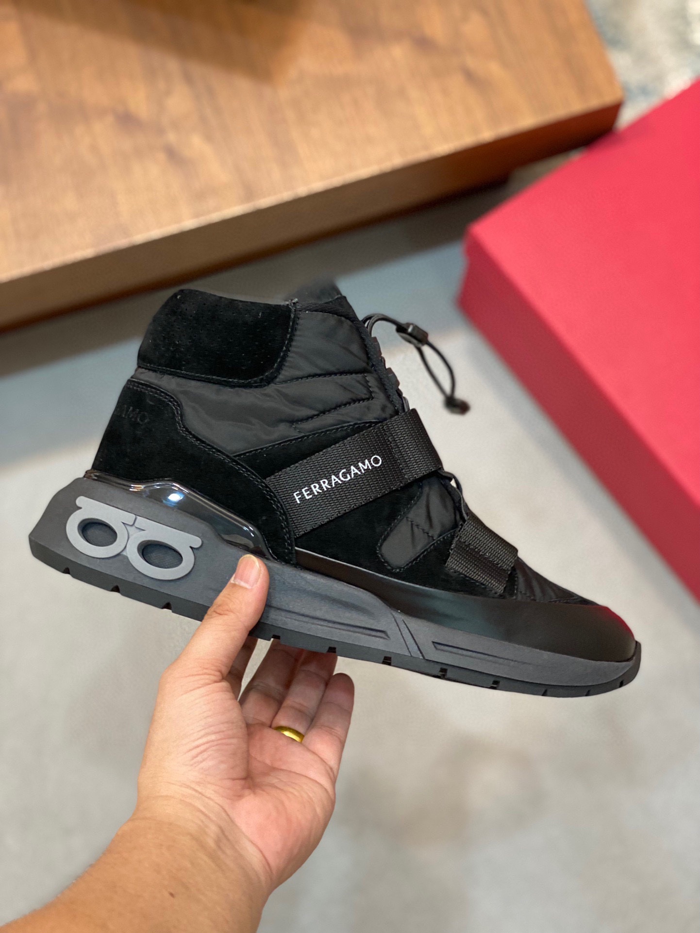 FerragamoSHOES