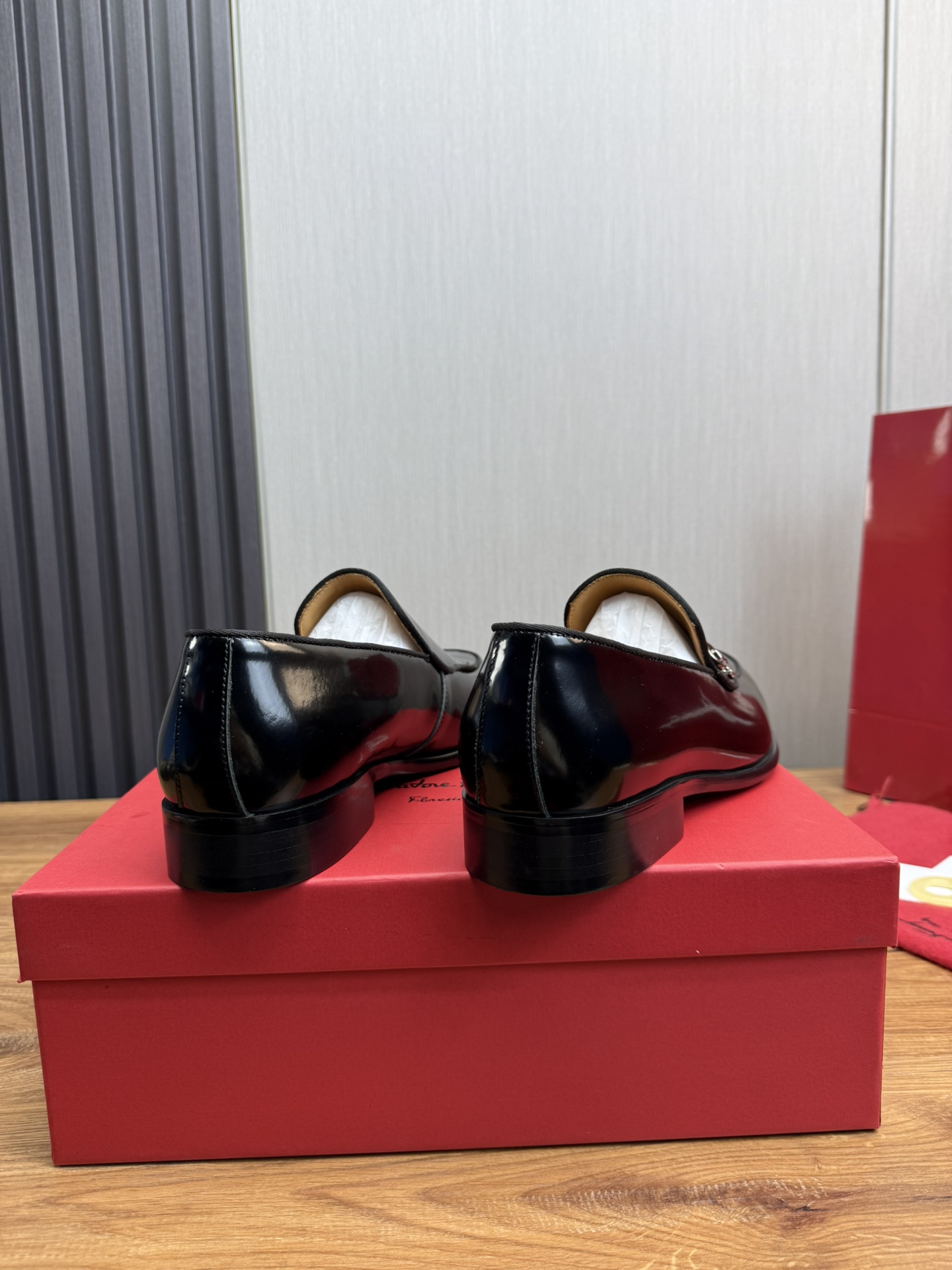 FerragamoSHOES