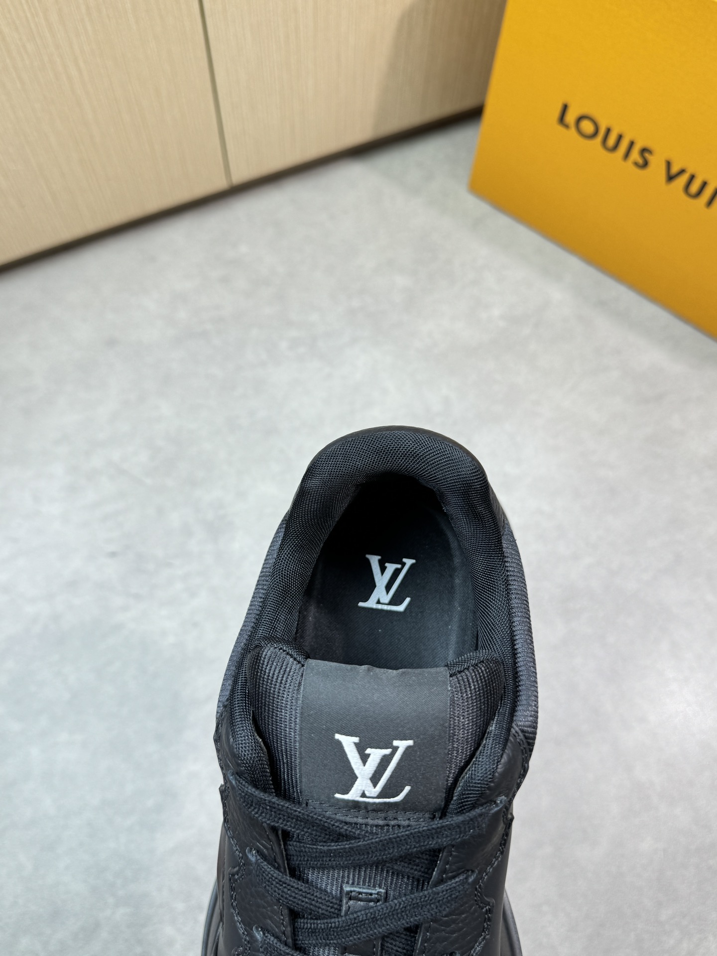 LVShoes
