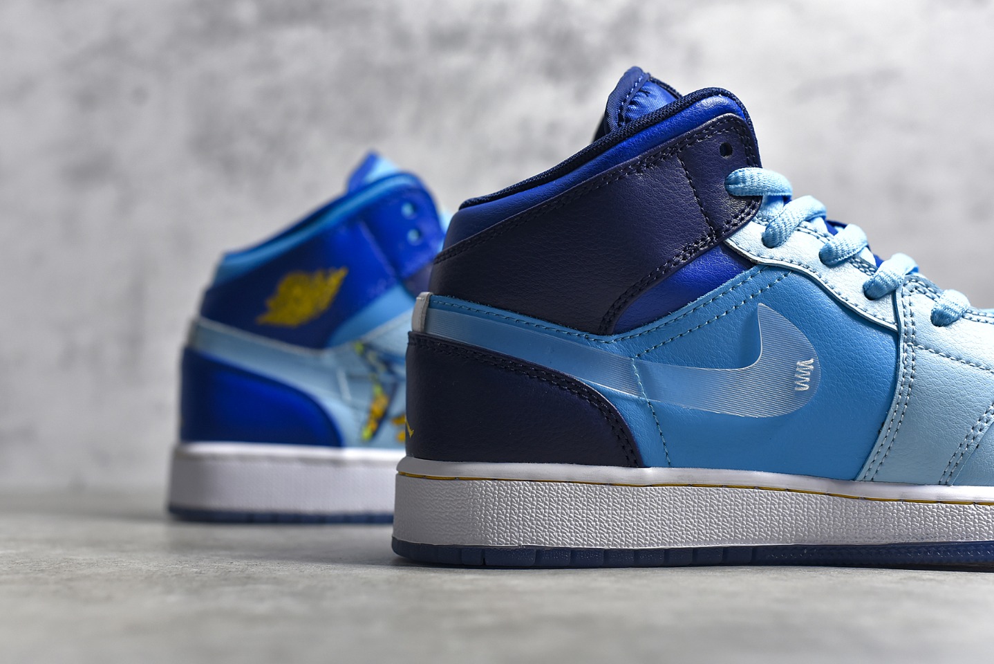 AirJordan1MidSHOES