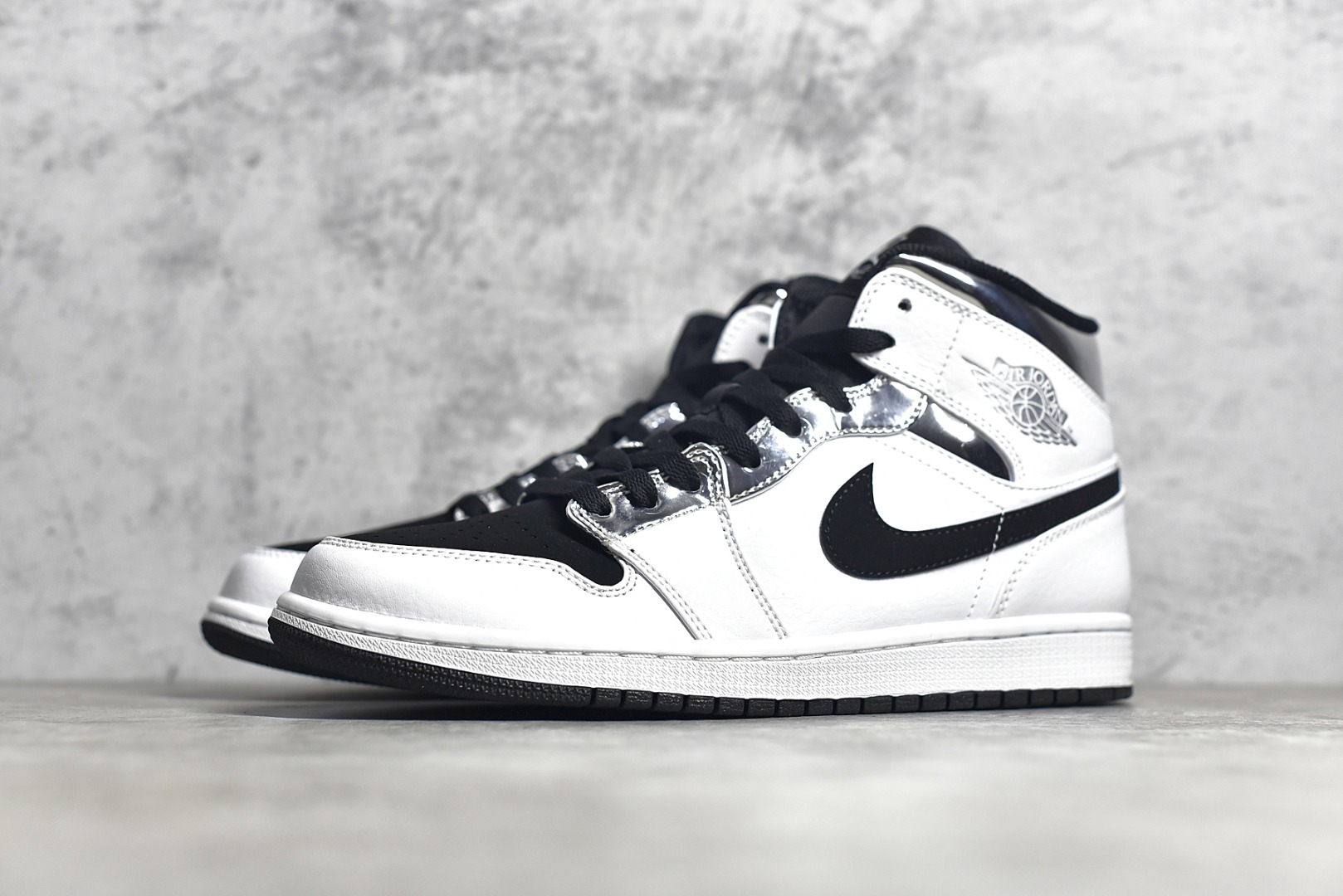 AirJordan1MidSHOES