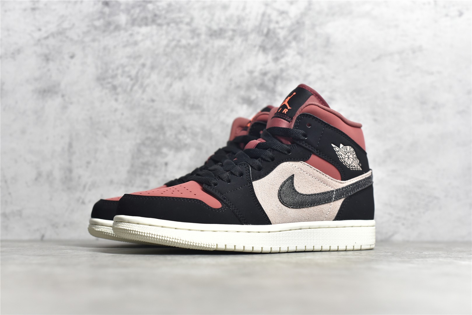 AirJordan1MidSHOES