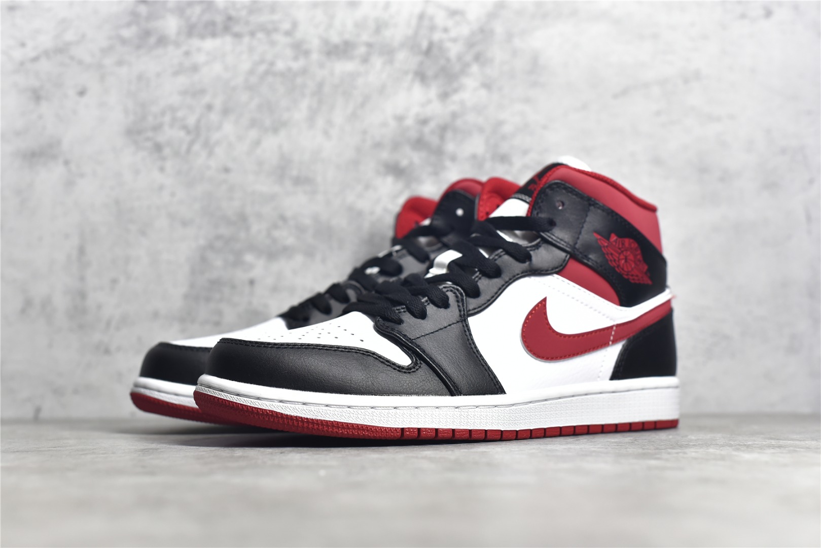 AirJordan1MidSHOES