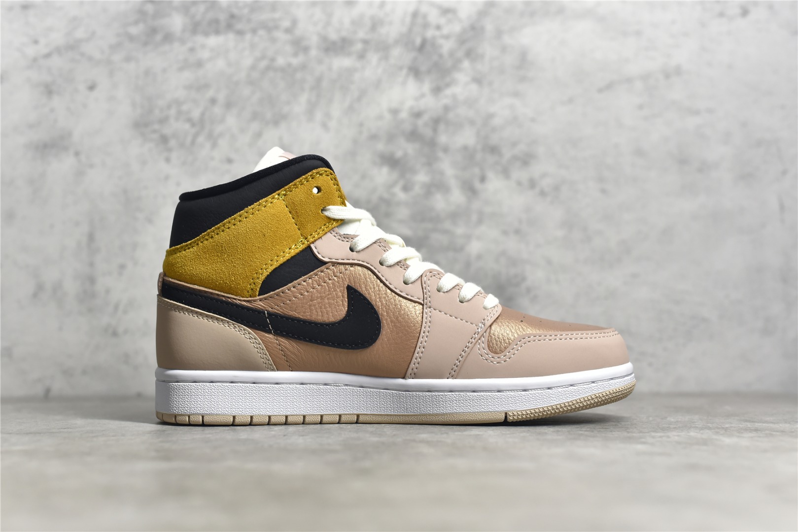 AirJordan1MidSHOES