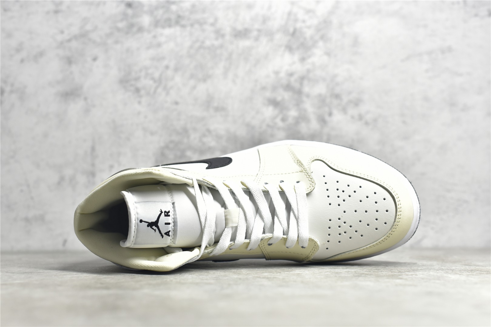 AirJordan1MidSHOES
