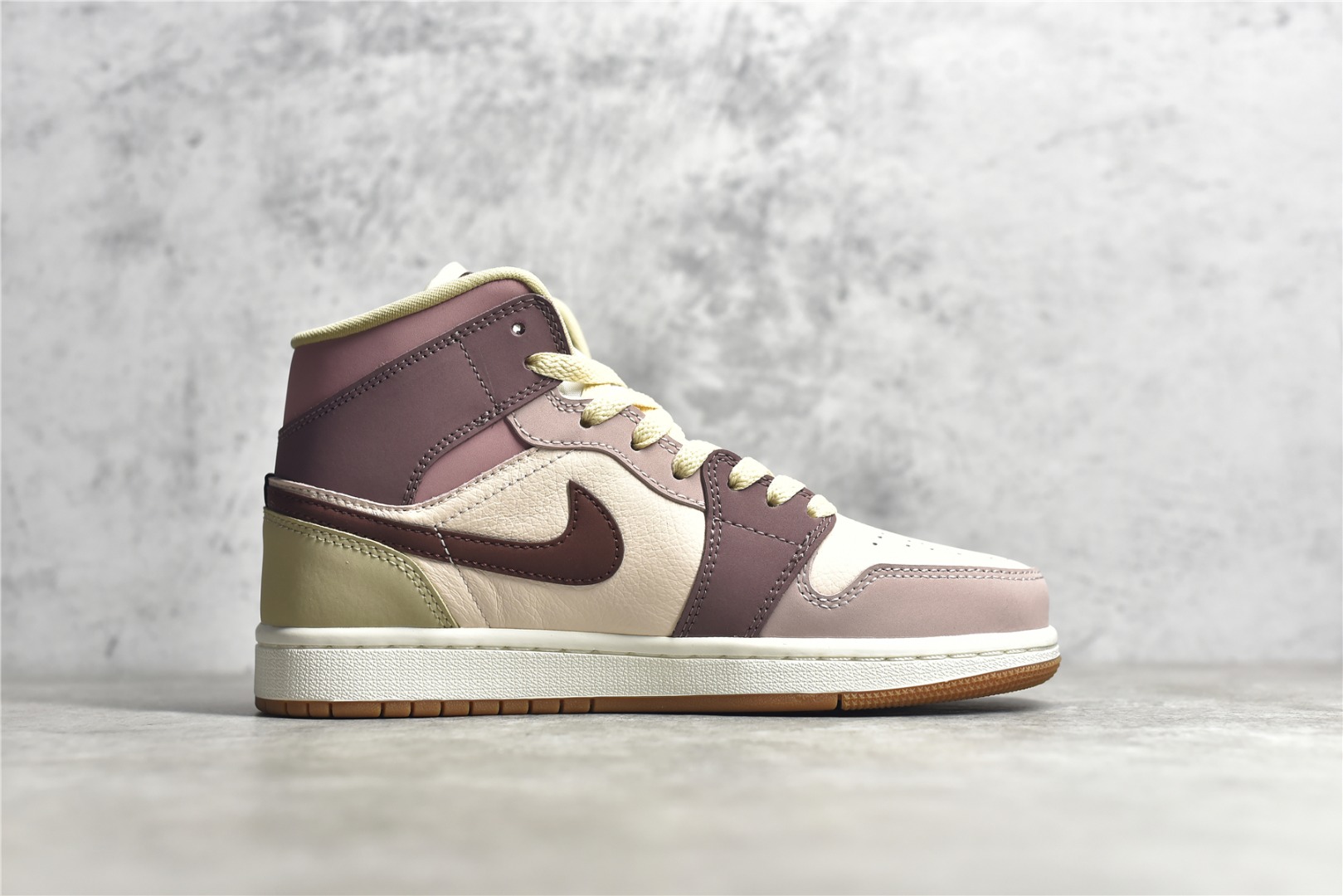 AirJordan1MidSHOES