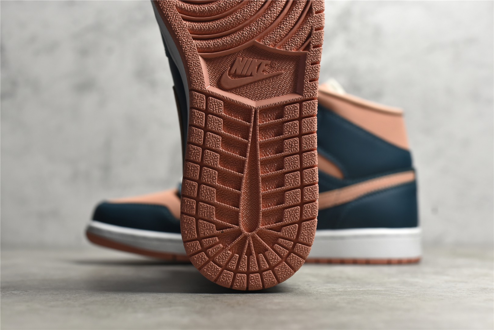 AirJordan1MidSHOES