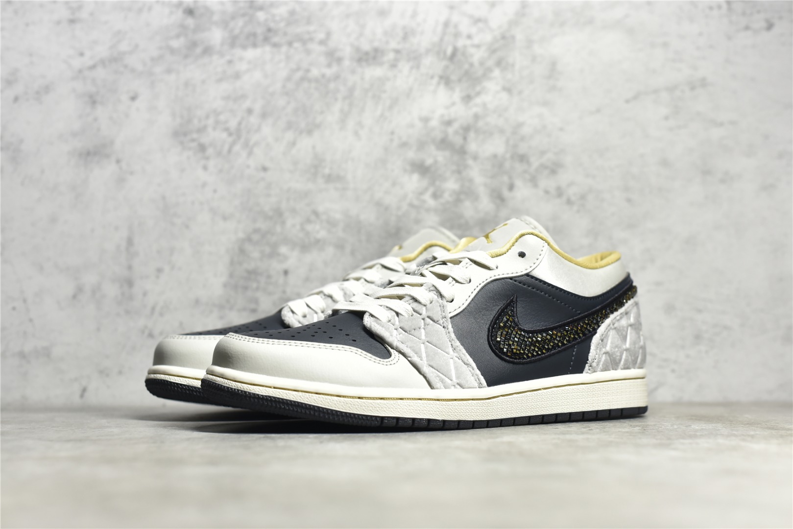AirJordan1LowSHOES