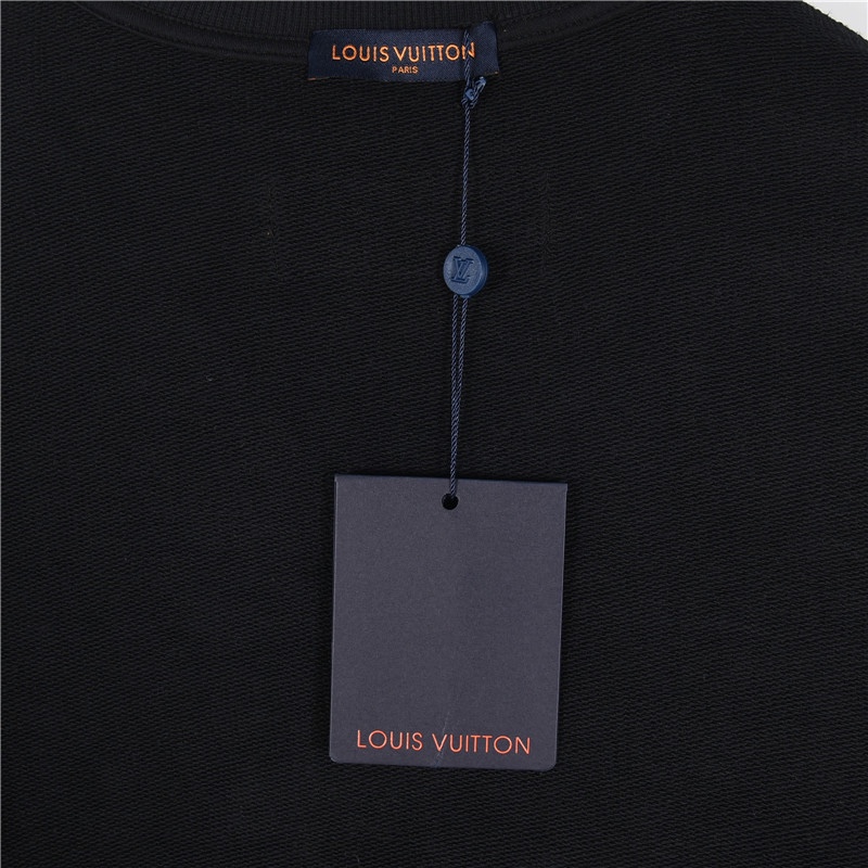 Hoodies & Sweatshirts