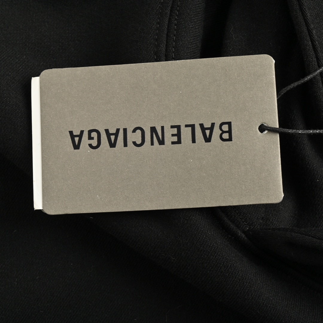 Hoodies & Sweatshirts