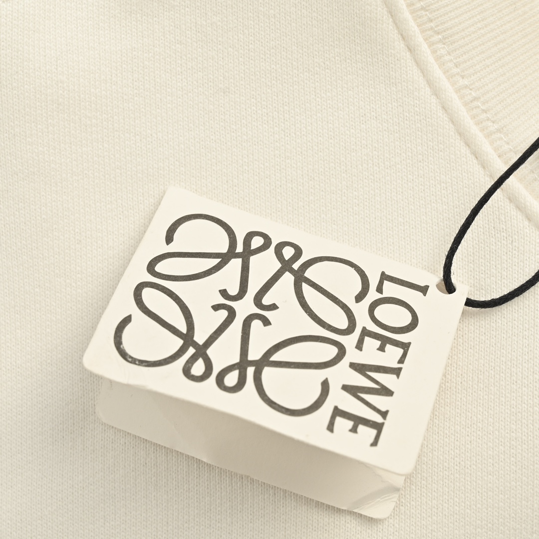 Hoodies & Sweatshirts