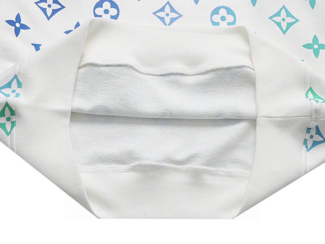 Hoodies & Sweatshirts